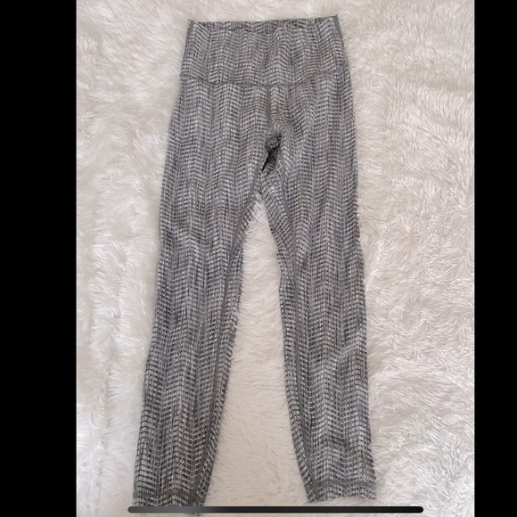 Lululemon - Wunder Under Jacquard Arrow sz 6 - Picture 5 of 8